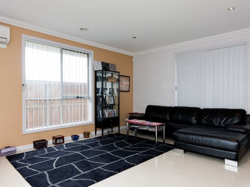 2/5 Cobb Street, South Morang VIC 3752