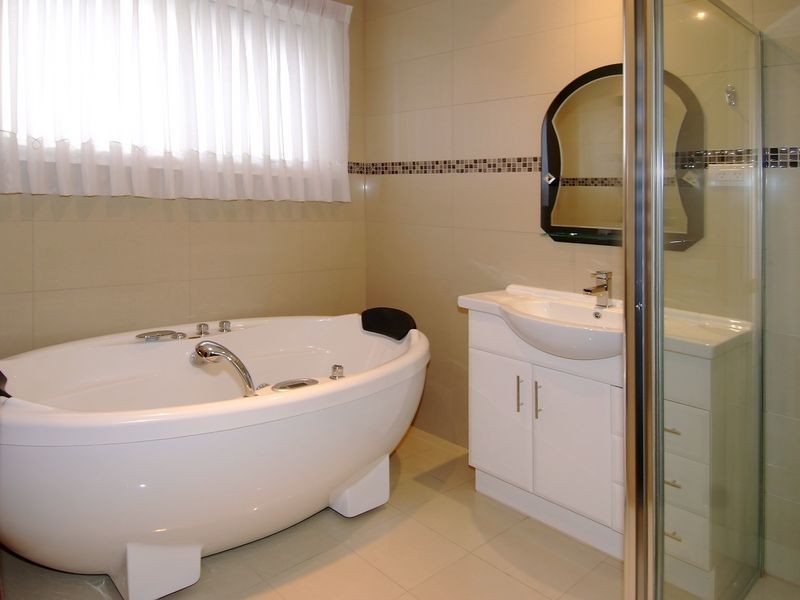 11 Hillrise Ct, Mill Park VIC 3082