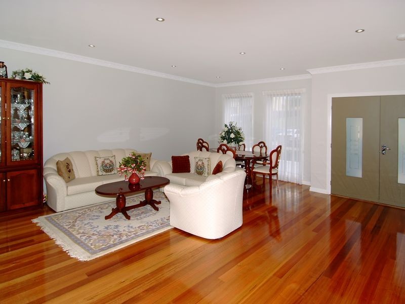 11 Hillrise Ct, Mill Park VIC 3082