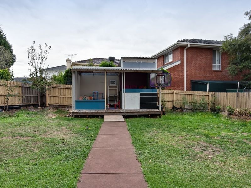 8 Mirbelia Cres, Mill Park VIC 3082