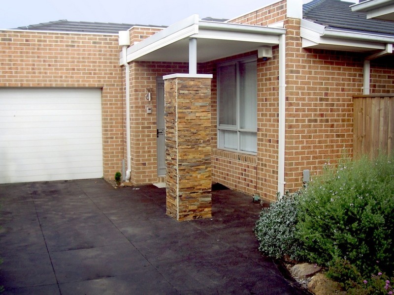 2/5 Cobb Street, South Morang VIC 3752