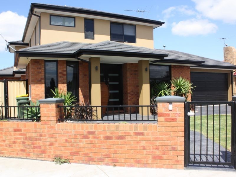 19 Dumbarton Street, Reservoir VIC 3073