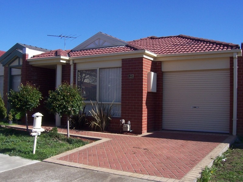 2/11 ZURZOLO Terrace, Epping VIC 3076