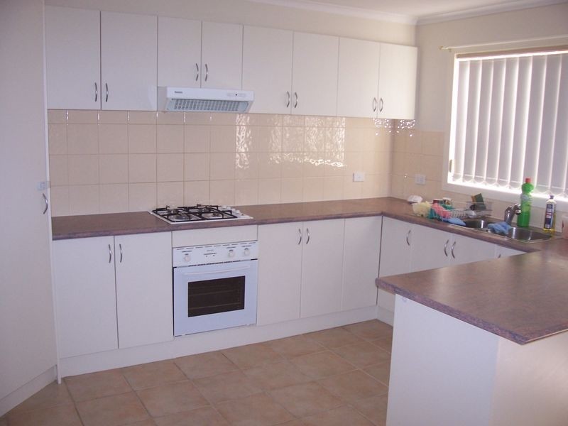 2/11 ZURZOLO Terrace, Epping VIC 3076