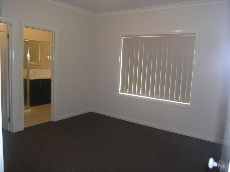 52 Tuross Crescent, South Morang VIC 3752