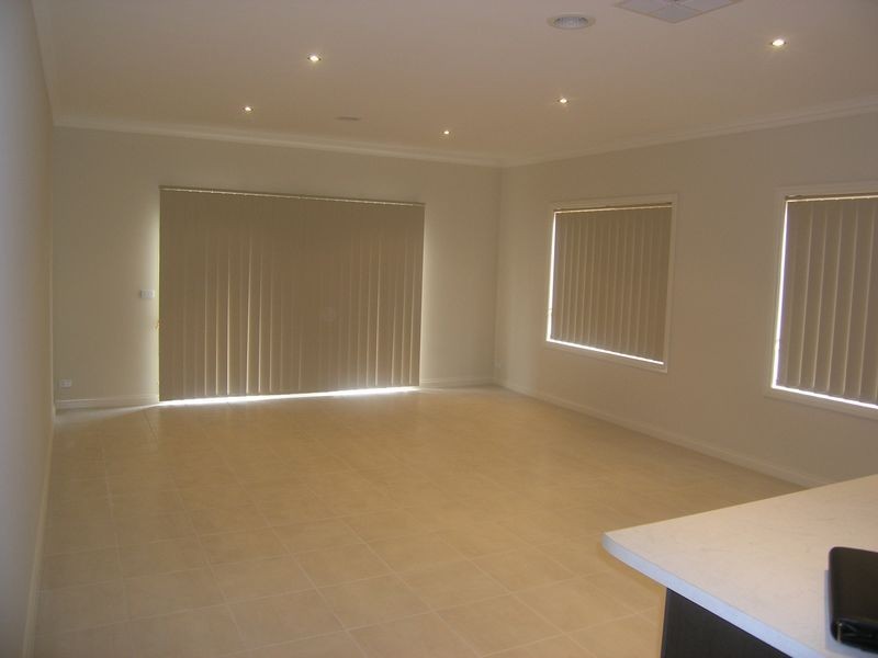 52 Tuross Crescent, South Morang VIC 3752