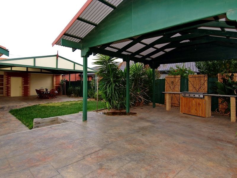 27 Romano Drive, Mill Park VIC 3082