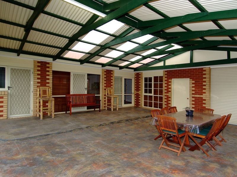 27 Romano Drive, Mill Park VIC 3082
