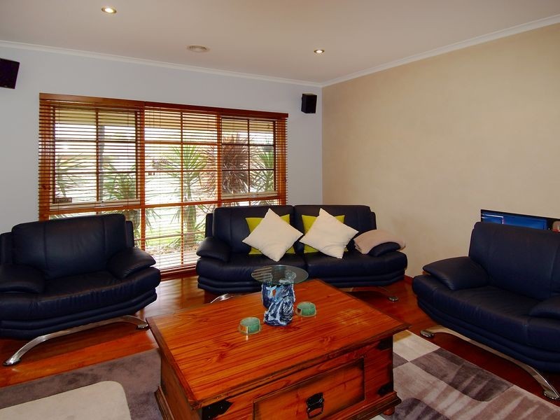 27 Romano Drive, Mill Park VIC 3082
