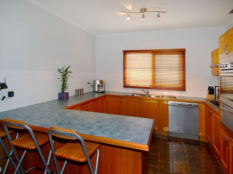 27 Romano Drive, Mill Park VIC 3082