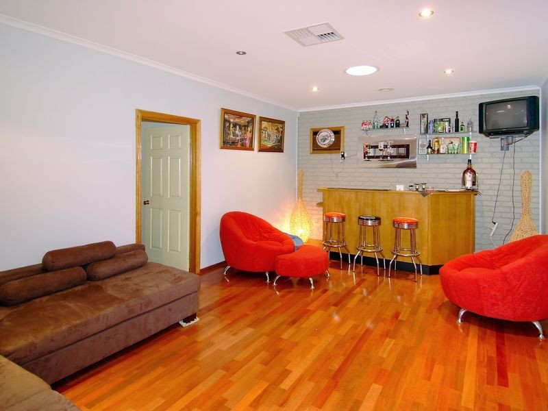 27 Romano Drive, Mill Park VIC 3082