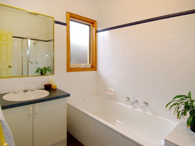 27 Romano Drive, Mill Park VIC 3082