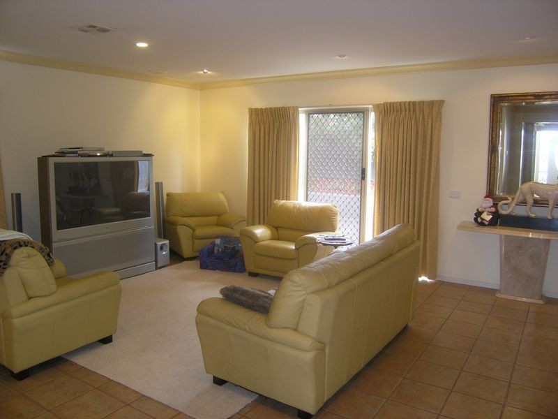 21 Tea Tree Drive, South Morang VIC 3752