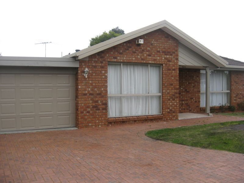 20 Hawkes Drive, Mill Park VIC 3082