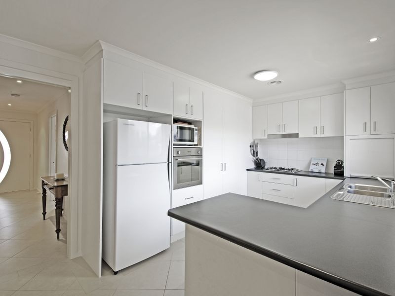 9 Lovely Close, Dunlop ACT 2615
