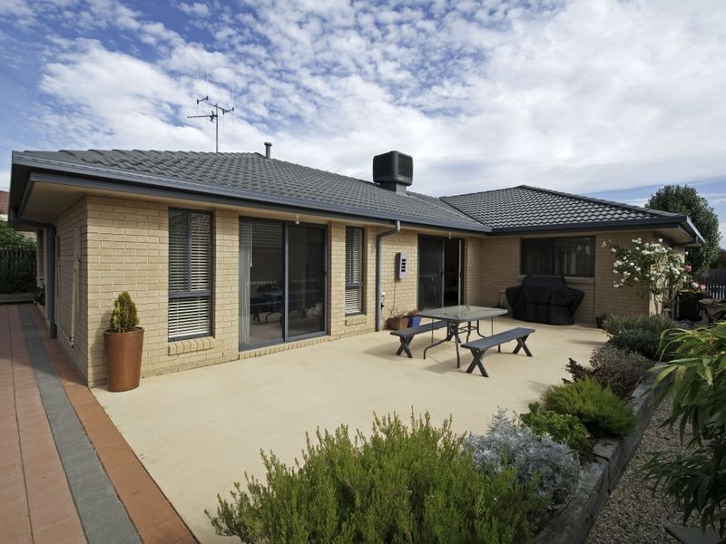 9 Lovely Close, Dunlop ACT 2615