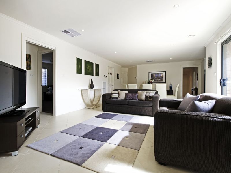 9 Lovely Close, Dunlop ACT 2615