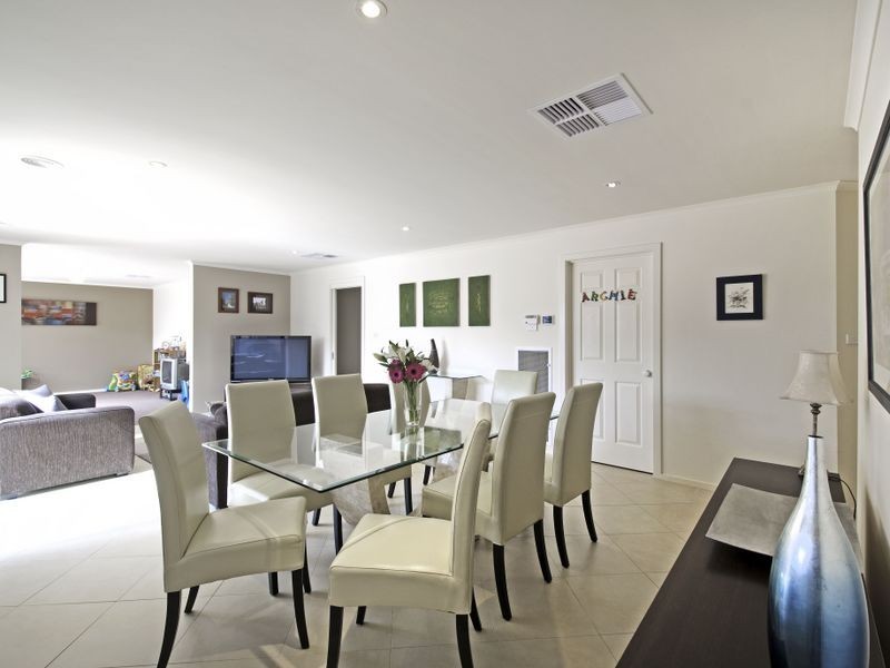 9 Lovely Close, Dunlop ACT 2615