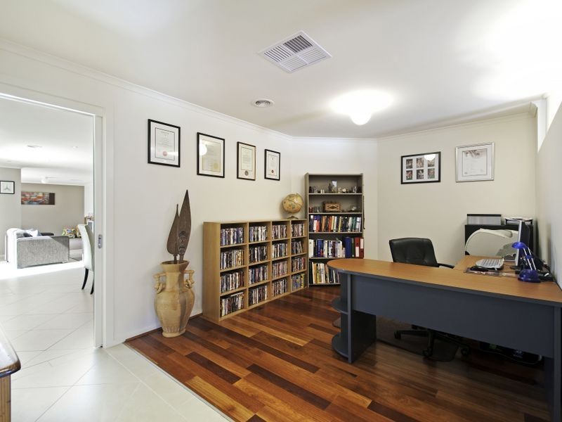 9 Lovely Close, Dunlop ACT 2615