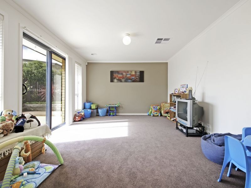 9 Lovely Close, Dunlop ACT 2615