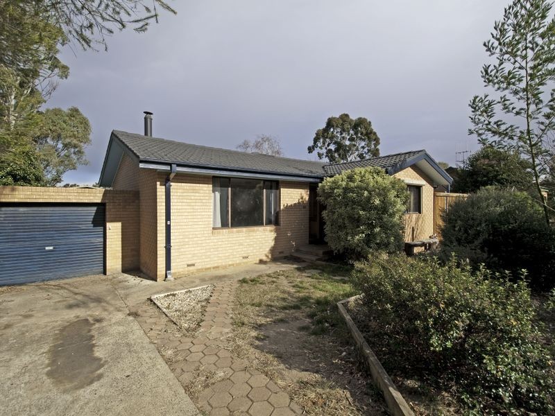 8 Holtermann Place, Charnwood ACT 2615
