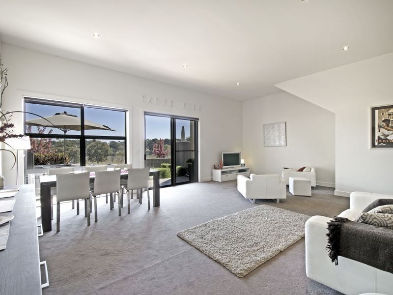 2/11 Joy Cummings Place, Belconnen ACT 2617