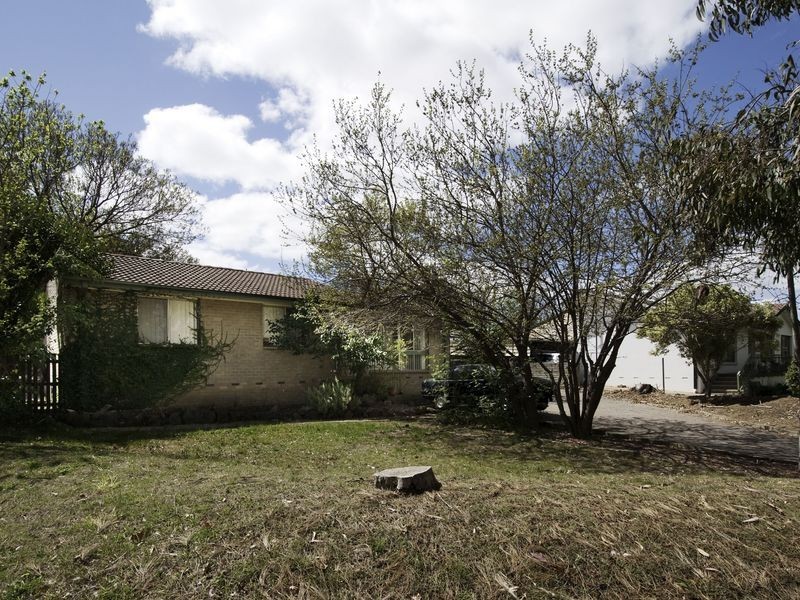 8 Bowling Place, Spence ACT 2615