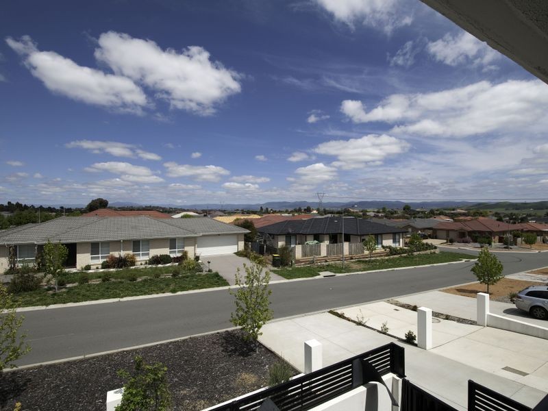 32 Polilight Street, Dunlop ACT 2615