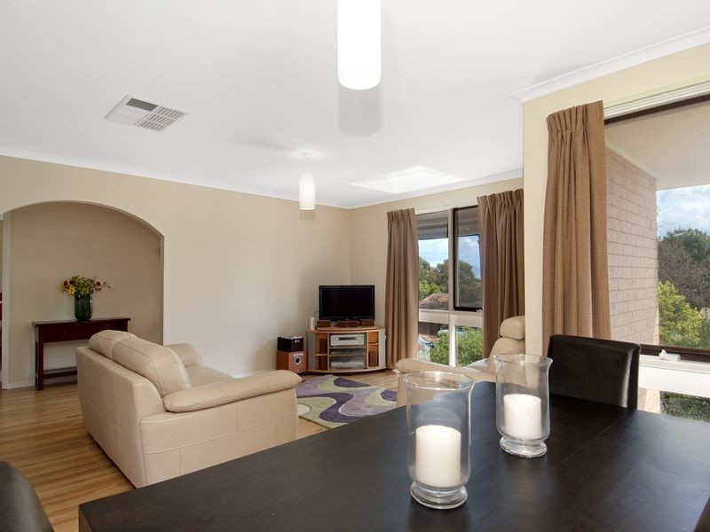 9 Stuckey Place, Charnwood ACT 2615