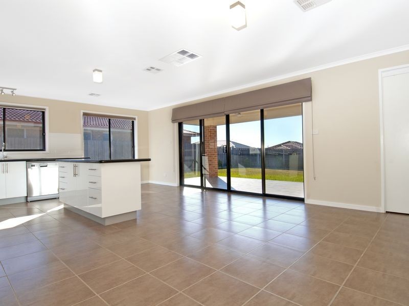 70 Macfarlane Burnett Avenue, Macgregor ACT 2615