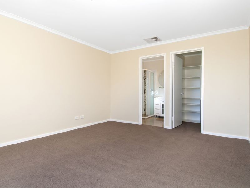 70 Macfarlane Burnett Avenue, Macgregor ACT 2615