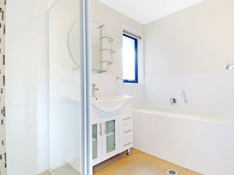 70 Macfarlane Burnett Avenue, Macgregor ACT 2615