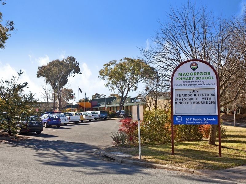 17 Brownless Street, Macgregor ACT 2615