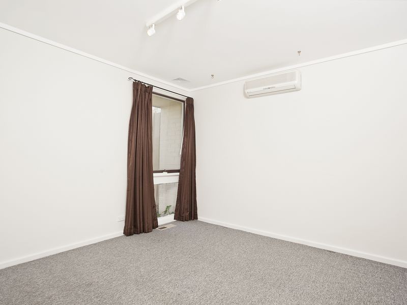 4 Seccombe Place, Macgregor ACT 2615