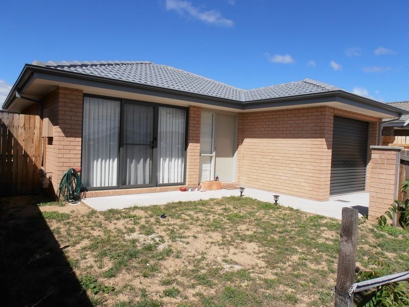 8 Ron Hoy Street, Macgregor ACT 2615