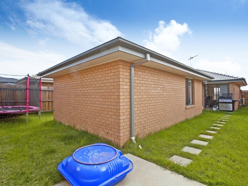 8 Ron Hoy Street, Macgregor ACT 2615