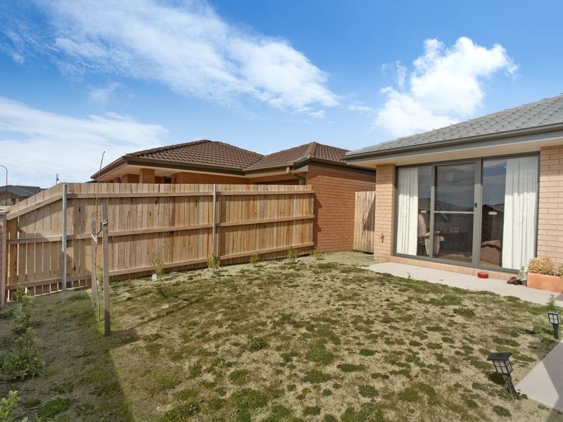 8 Ron Hoy Street, Macgregor ACT 2615