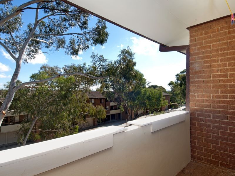 2/30 Springvale Drive, Hawker ACT 2614