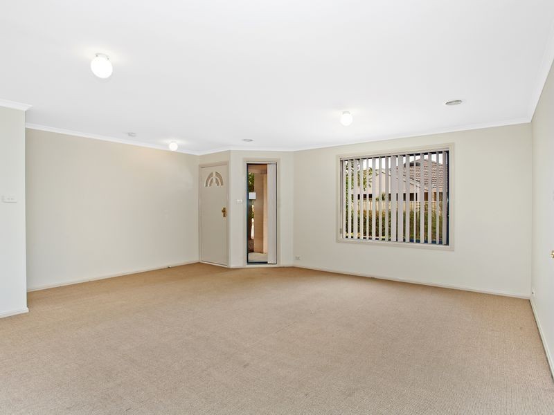 4/4 Dines Place, Bruce ACT 2617