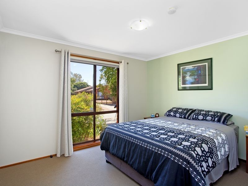 28 Summerville Crescent, Florey ACT 2615