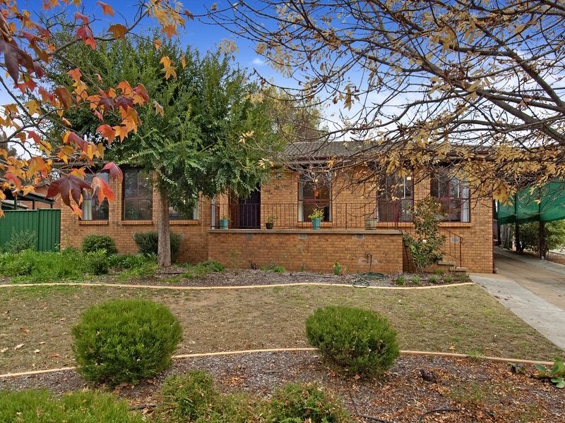 9 Solomon Crescent, Latham ACT 2615
