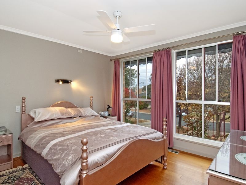 9 Solomon Crescent, Latham ACT 2615