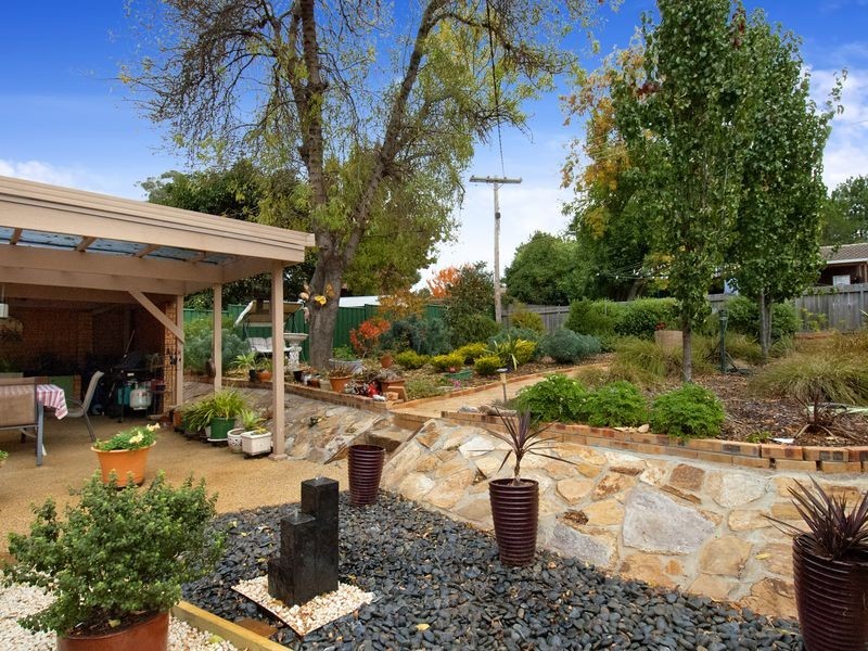 9 Solomon Crescent, Latham ACT 2615