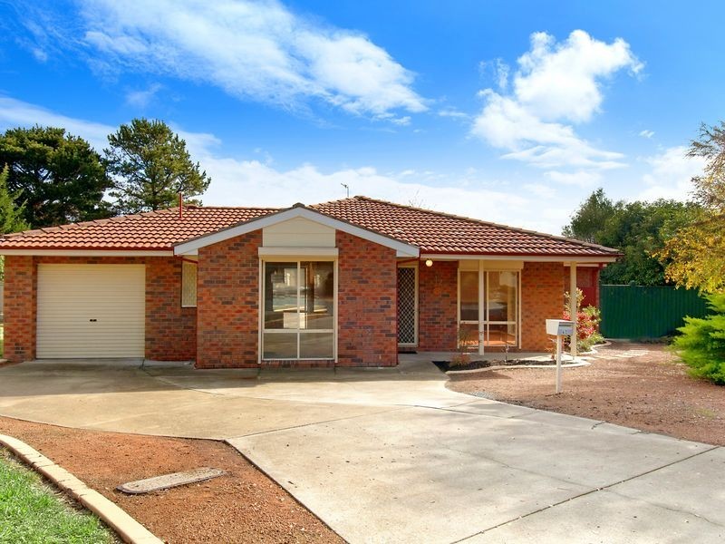 42 Britten Jones Drive, Holt ACT 2615