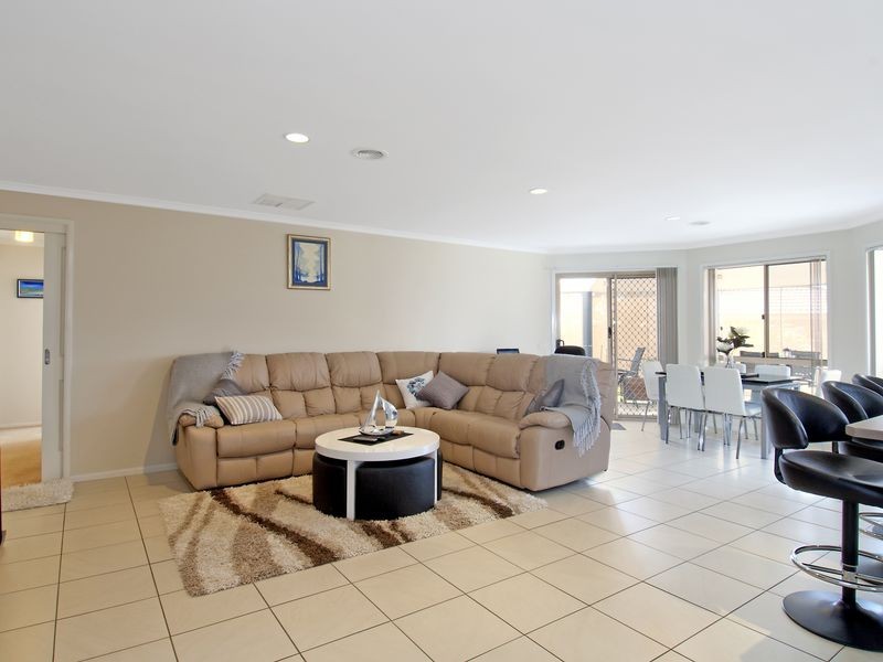 14 Splayd Place, Dunlop ACT 2615