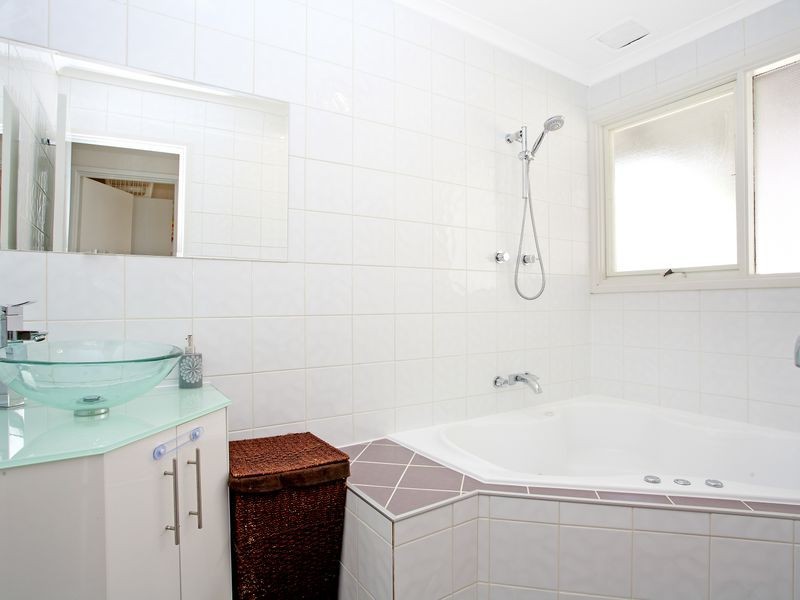 7 Moulder Court, Charnwood ACT 2615