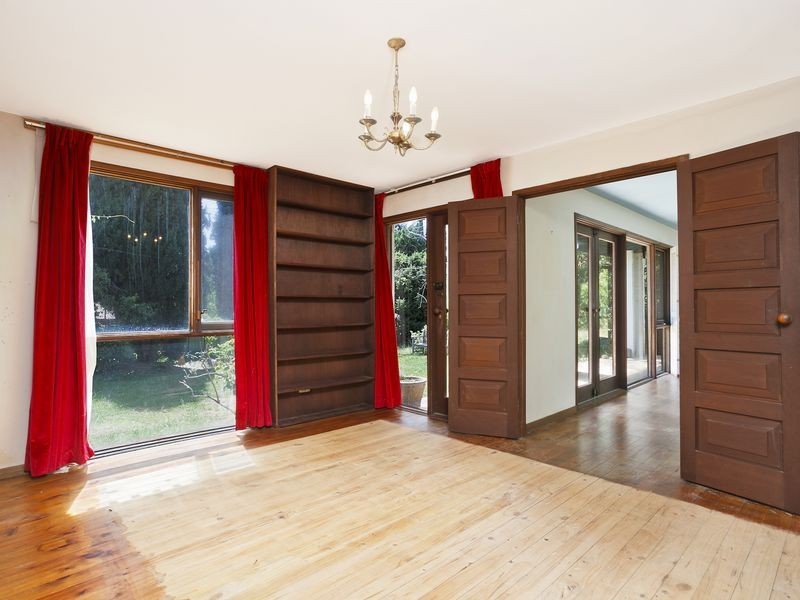 18 Oakes Street, Cook ACT 2614