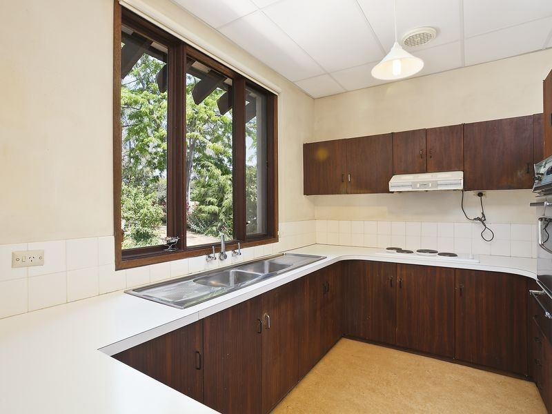 18 Oakes Street, Cook ACT 2614