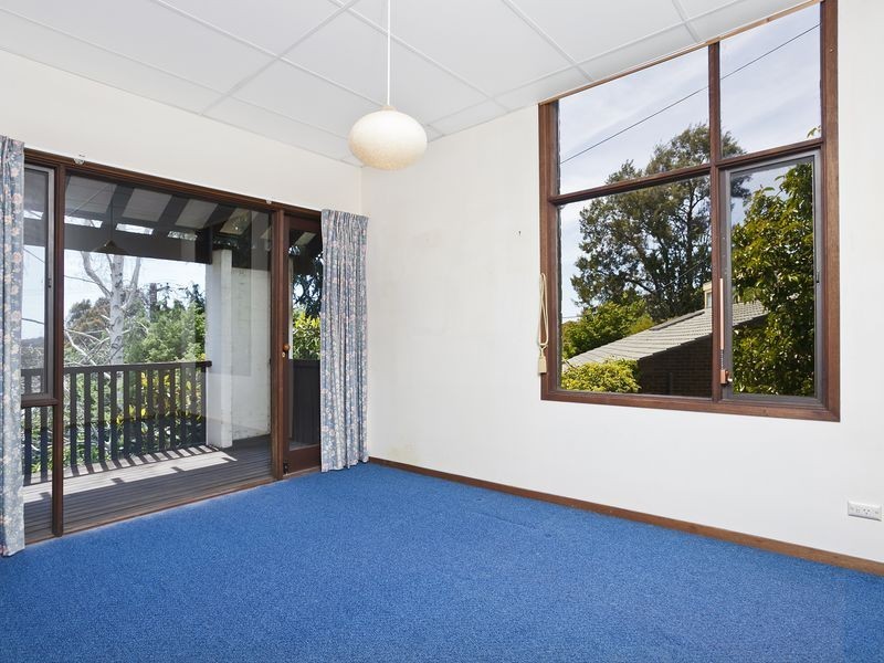 18 Oakes Street, Cook ACT 2614