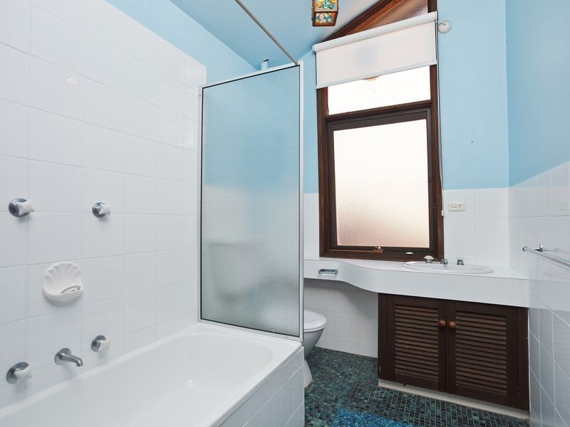 18 Oakes Street, Cook ACT 2614